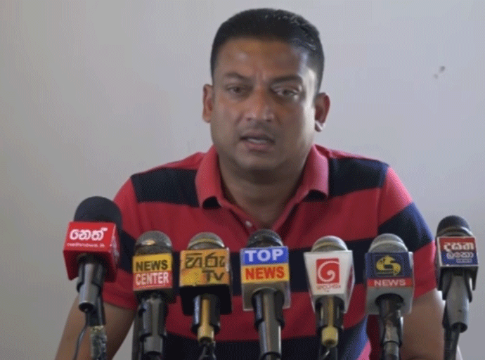 ගණිකාවක් යැයි ප්‍රකාශ කිරීම කනගාටුව ප්‍රකාශ කරනවා. - දිලුම් අමුණුගම