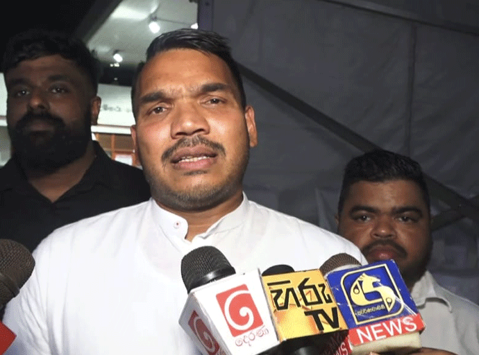 ආණ්ඩුවට, තෙල් මිල වැඩි කරන්න සිද්ධ වෙලා තියෙන්නෙ බාල ගල් අඟුරු නිසා - නාමල් රාජපක්ෂ