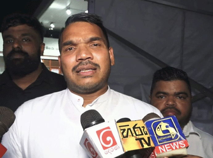 ආණ්ඩුවට, තෙල් මිල වැඩි කරන්න සිද්ධ වෙලා තියෙන්නෙ බාල ගල් අඟුරු නිසා - නාමල් රාජපක්ෂ