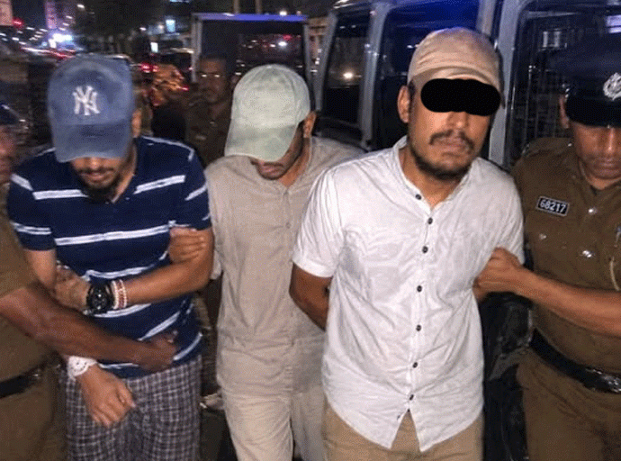 කුලී රථ රියදුරන් ඉලක්ක කරගත් කොල්ලකරුවන් අත්අඩංගුවට