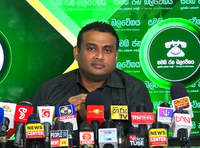 මේ වන විට තරුණ තරුණියන් විශාල ප්‍රමාණයක් රට හැර දමා යන්නට කටයුතු කරමින් සිටිනවා - චතුර ගලප්පත්ති