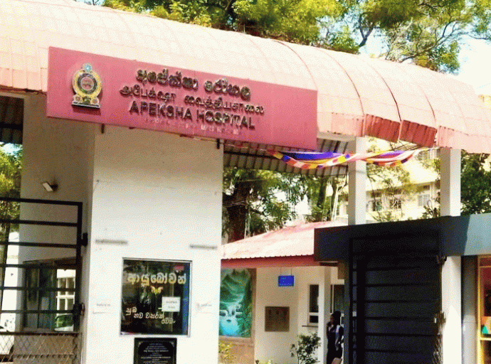 අපේක්ෂා රෝහලේ රෝගීන් 800ට වැඩි ප්‍රමාණයක් ප්‍රතිකාර ලබා ගැනීමට නොහැකි වී අසරණ වෙති