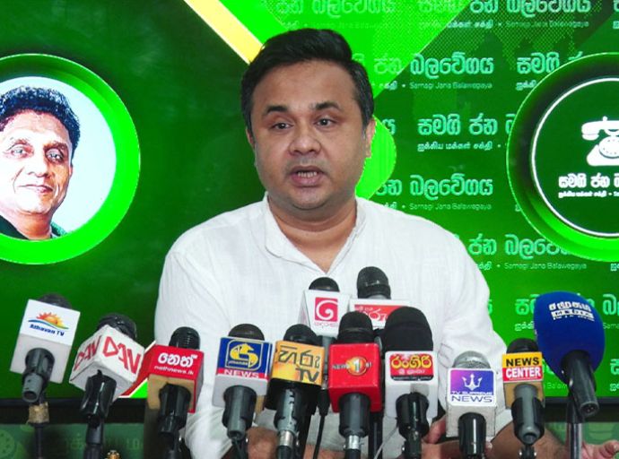 චරිත් අබේසිංහ 2023 වසරෙ දි ජනාධිපති නීතිඥ විජේදාස රාජපක්ෂ ගේ චේම්බර් එකේ ලේකම්වරයකු ලෙස කටයුතු කර තිබෙනවා - වරුණ රාජපක්ෂ