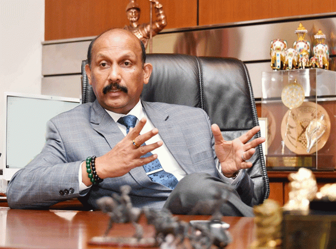 ආරක්ෂක අංශ ප්‍රධානීන් ගේ ධන කුවේර රහස් හෙළිවේ; කමල් ගුණරත්න සහ විකුම් ලියනගේ පිළිබඳ ව විමසිල්ලෙන්