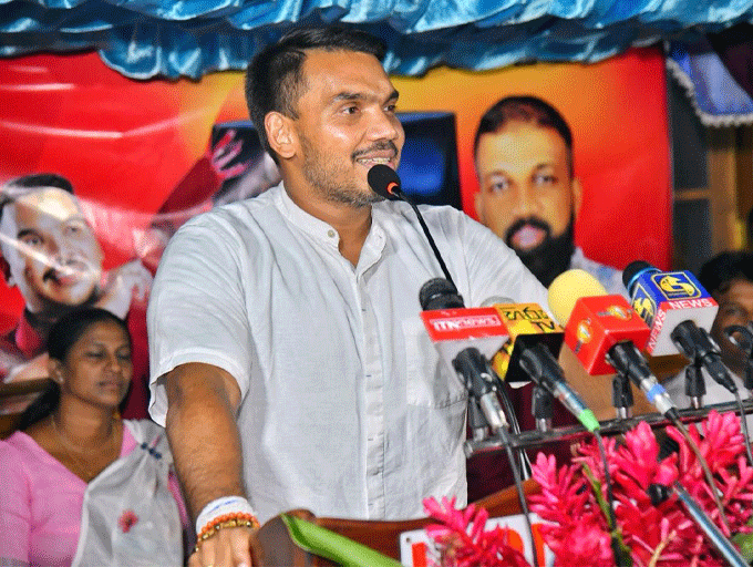 ආඩම්බරයෙන් පෙන්නන්න තියෙන පදක්කමට යකඩ තහඩු ලෙස හැඳින්වීම ලජ්ජාසහගතයි -නාමල්  රාජපක්ෂ