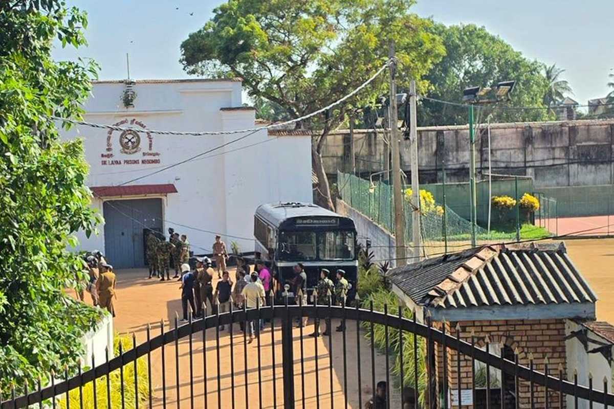 මීගමුව බන්ධනාගාරය තුළ ගැටුමෙන් දෙදෙනකු මිය ගොස් 28දෙනකුට තුවාලයි; දෙදෙනකුට බරපතළයි