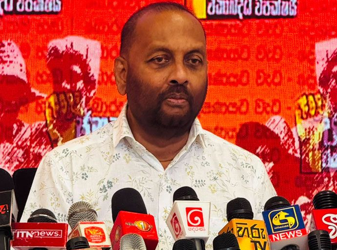 ආණ්ඩුව ගොවි සංවිධාන නායකයින්ට විපක්ෂයේ කණ්ඩායම් යැයි ඇඟිල්ල දිගු කරනවා - මහින්ද අමරවීර