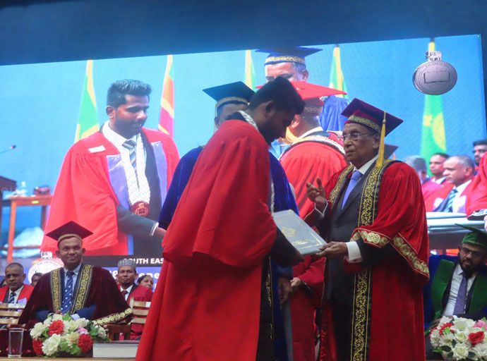 අග්නිදිග විශ්වවිද්‍යාලයේ 18වන පදවි ප්‍රදානෝත්සවය ඔලුවිල්හි දී