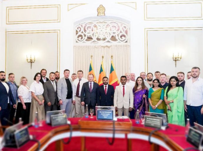 රුසියානු ඉදිකිරීම් අංශ නියෝජිත පිරිසක් ශ්‍රී ලංකාවේ සංචාරයක