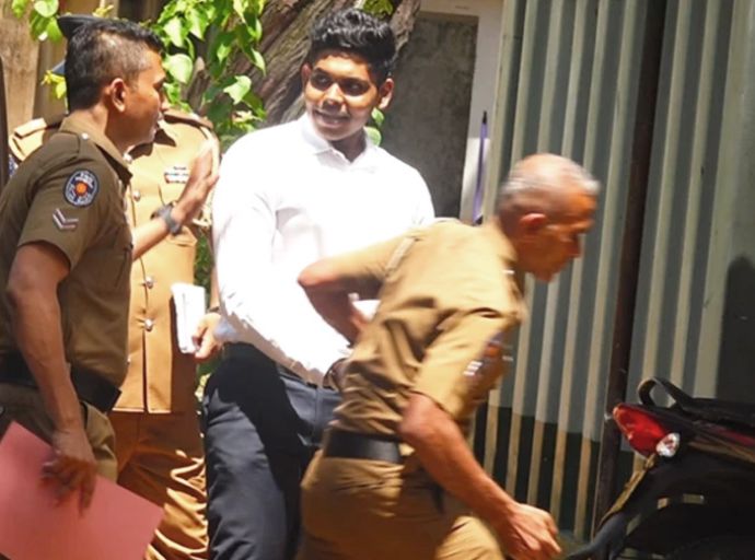 හිටපු රාජ්‍ය අමාත්‍ය ශාන්ත බණ්ඩාර ගේ පුතා, චීන ජාතිකයා ඇතුළු පිරිසට ඇප