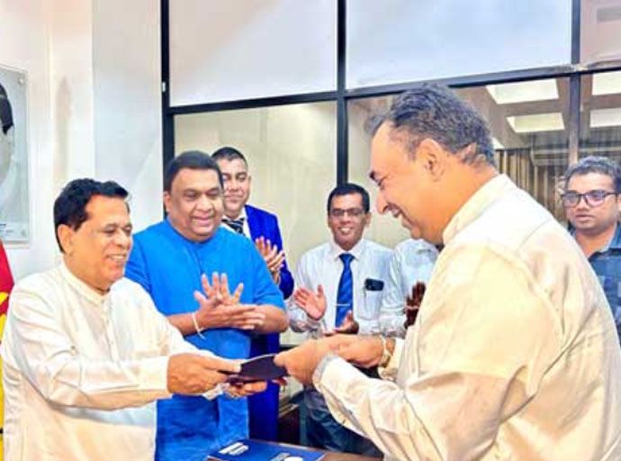 ශ්‍රී ලංකා පොදුජන පෙරමුණේ හිටපු පාර්ලිමේන්තු මන්ත්‍රී අකිල සාලිය එල්ලාවල ශ්‍රී ලංකා නිදහස් පක්ෂයට
