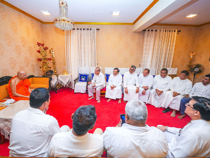 ජනතාවාදී ඒකාබද්ධ විපක්ෂයේ නායකයෝ සහ විපක්ෂයේ දේශපාලන පක්ෂ නියෝජිතයෝ මහ නාහිමිවරු හමුවෙති
