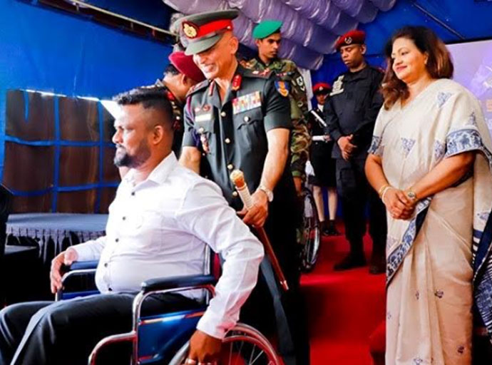 රණවිරුවන් සහ පවුල් සඳහා පැවැත්වෙන සුභසාධන කඳවුර සහ වෛද්‍ය සායනයේ 10වන පියවර යුද්ධ හමුදාධිපති ගේ ප්‍රධානත්වයෙන් හම්බන්තොට දී…