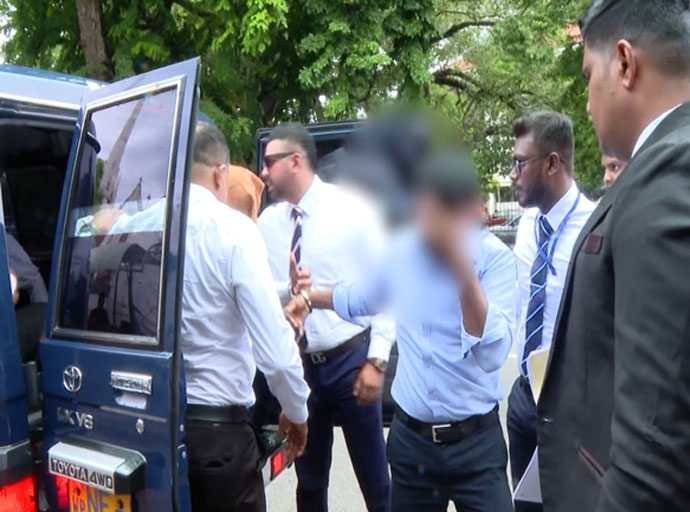පෞද්ගලික වාණිජ බැංකු හතරක කළමනාකරුවකු ඇතුළු නිලධාරීන් තිදෙනෙක් රිමාන්ඩ්