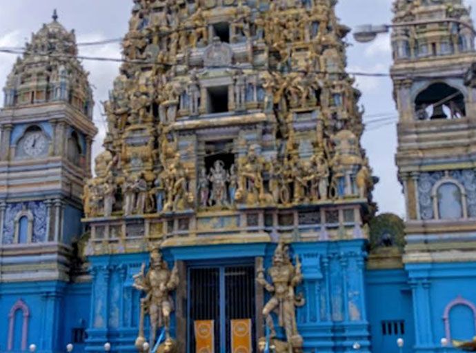 කෝවිලේ දේවාභරණ අස්ථාන ගතවීමේ සිද්ධියට එම කෝවිලේ ම ප්‍රධාන පූජකවරයාට වරෙන්තු