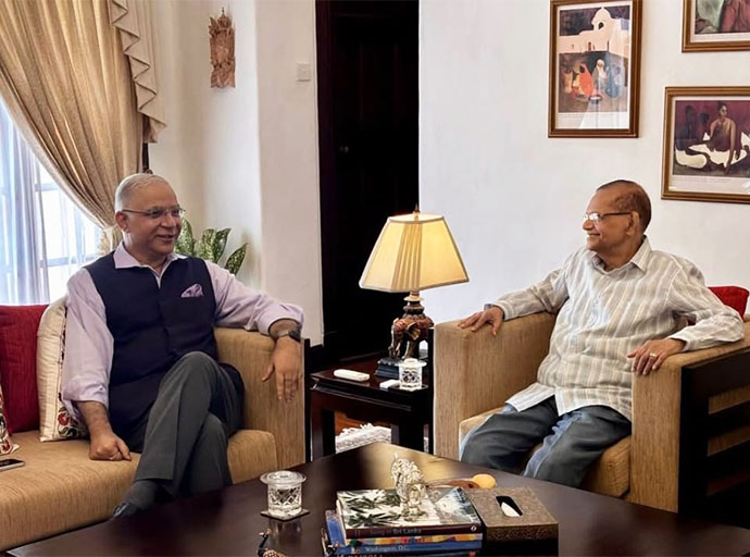 මහාචාර්ය ජි.එල්. පිරිස් සහ ඉන්දීය මහ කොමසාරිස් අතර හමුවක්