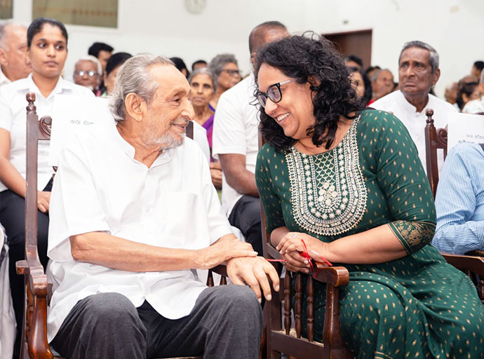 "රතුවේවි මිහිමඩල" ග්‍රන්ථය අග්‍රාමාත්‍යතුමිය ගේ සහභාගීත්වයෙන් එළිදකී