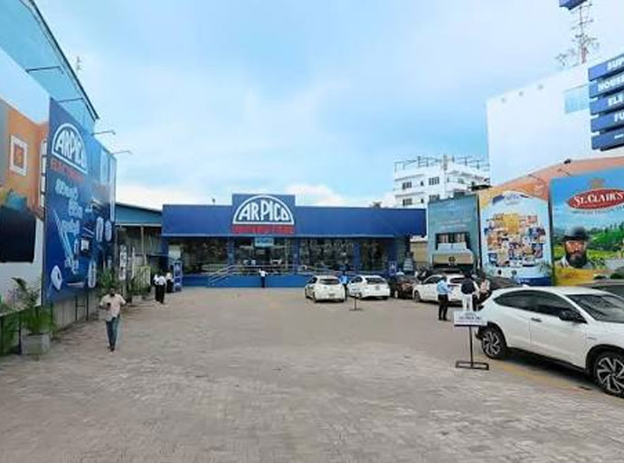 කල් ඉකුත් වූ බීම වර්ග අලෙවියට තැබූ හෝමාගම සහ කොට්ටාව සුපිරි වෙළෙඳසැල් දෙකට රු. 125,000/-ක දඩයක්