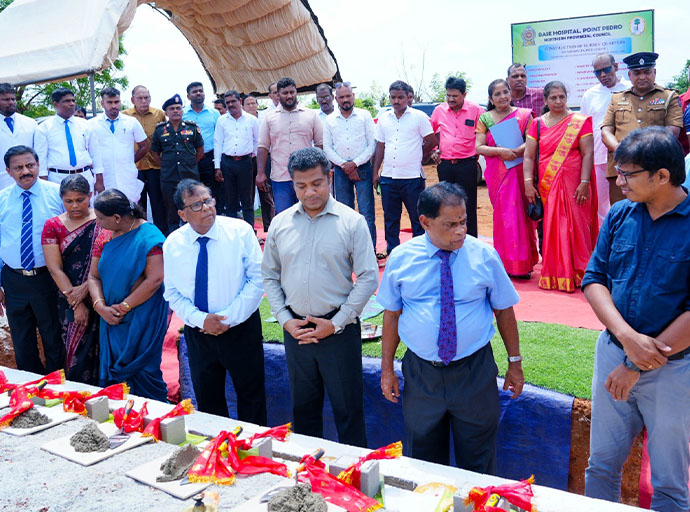 පේදුරුතුඩුව මූලික රෝහලේ  සිව් මහල් හෙද නිල නිවාස සංකීර්ණයට මුල්ගල තබයි