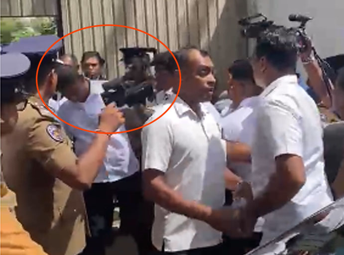 රනිල් වික්‍රමසිංහගේ ආරක්ෂකයෙකුට කැමරා ශිල්පියෙකුගෙන් ප්‍රහාරයක්!