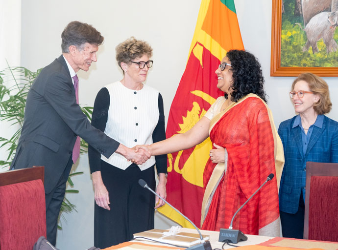 අගමැතිනිය සහ ආසියා පදනමේ නියෝජිත පිරිස අතර හමුවක්!