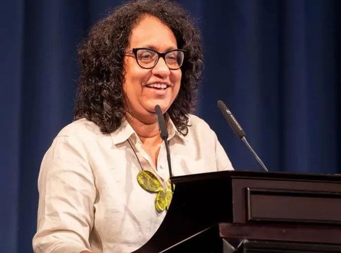 "දරුවන් තේරුම් ගන්න නම් ඔවුන්ගේ පැත්තෙන් හිතන්න" – අග්‍රාමාත්‍ය හරිනි අමරසූරිය
