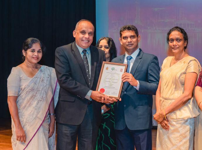 ජාතික ඵලදායීතා සම්මාන උළෙලේදී වතුපිටිවල අපනයන සැකසුම් කලාපයට විශිෂ්ට ඇගයීමක්