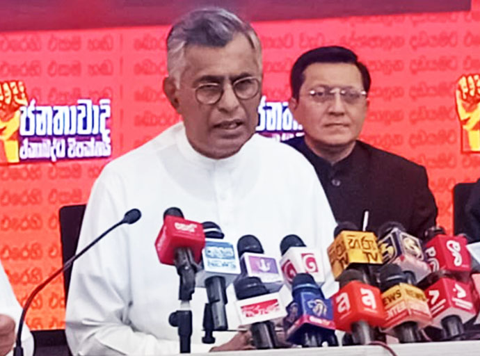 “මේ රටේ ඉදිරියට උද්ඝෝෂණ කරන්න පුළුවන් වෙන්නේ පැලවත්තෙ අනුමැතිය ලැබුණොත් විතරයි” - පාඨලී චම්පික රණවක