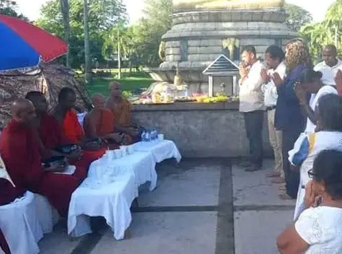 විහාරමහාදේවී උද්‍යානයේ සත්‍යග්‍රහය 10 වැනි දිනටත් – සත්‍යග්‍රහ භූමියේ සීල සමාදාන වැඩසටහනක්