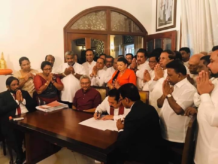 පොහොට්ටු නාම යෝජනාවේ නිමල් අත්සන් කරයි : මෛත්‍රී - අමරවීර හැරිලා ඇවිත් !