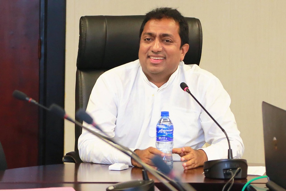 ගැටුම් නවත්වන්න: අකිල මහ ලේකම්ධුරය අත්හරින්න සූදානම්!