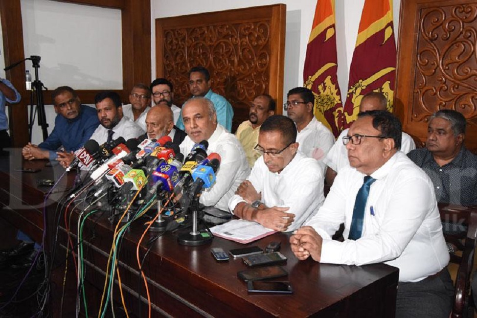  මුස්ලීම් අමාත්‍යවරුන්ගේ ඉල්ලා අස්වීම් : ජනාධිපති කාර්යාලයට !