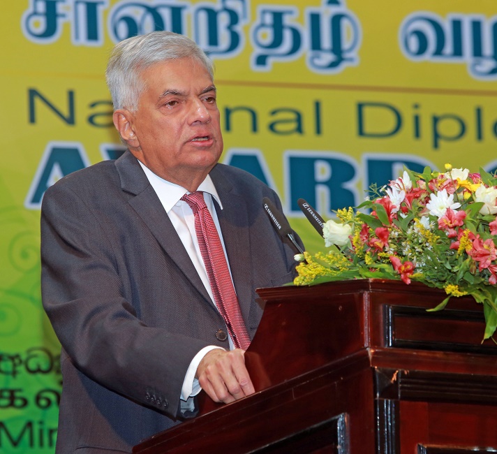 ජාති ආගම් පදනමින් පාසල් බෙදීම අවසන් කරනවා - අගමැති රනිල්  