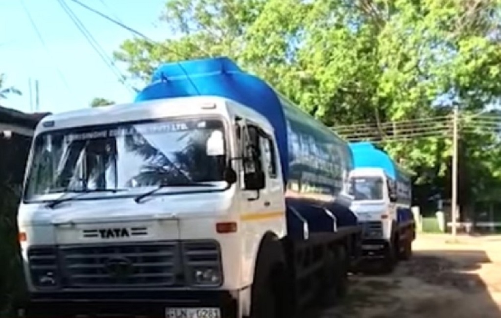 අධිකරණ නියෝග නොතකා : පොල්තෙල් බවුසර් රේගුවට යවලා !