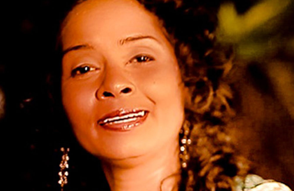 ගායන ශිල්පිනී ප්‍රියානි ඝාතනය කෙරේ