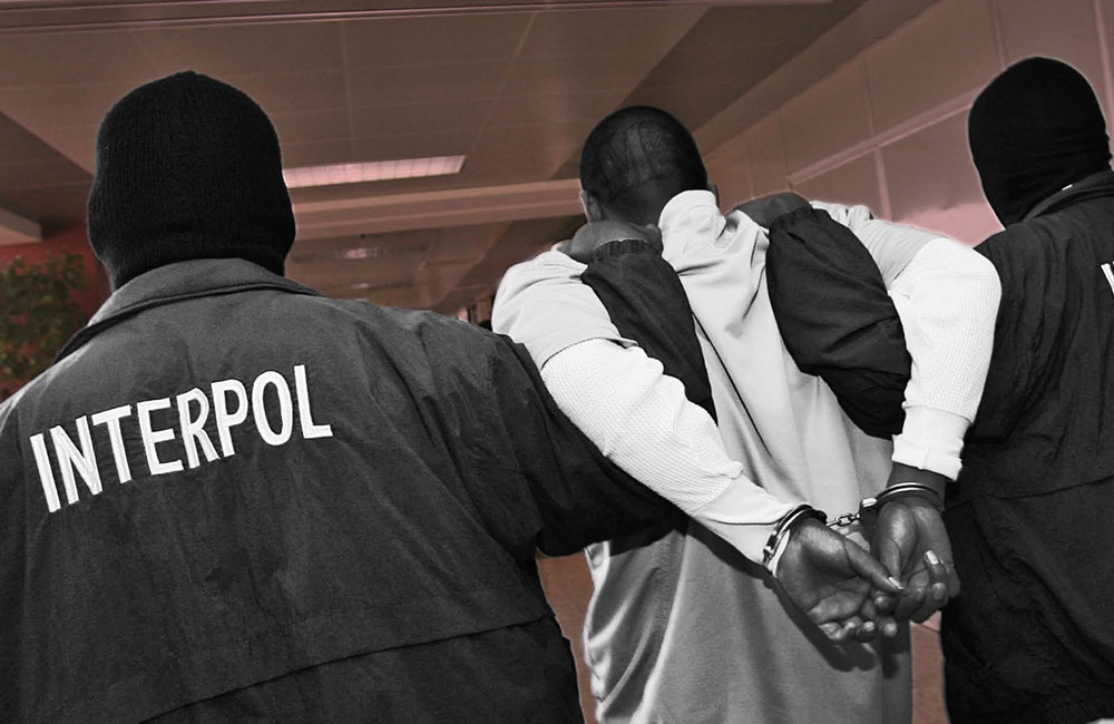 ඉන්ටපෝල් කණ්ඩායමක් එයි !