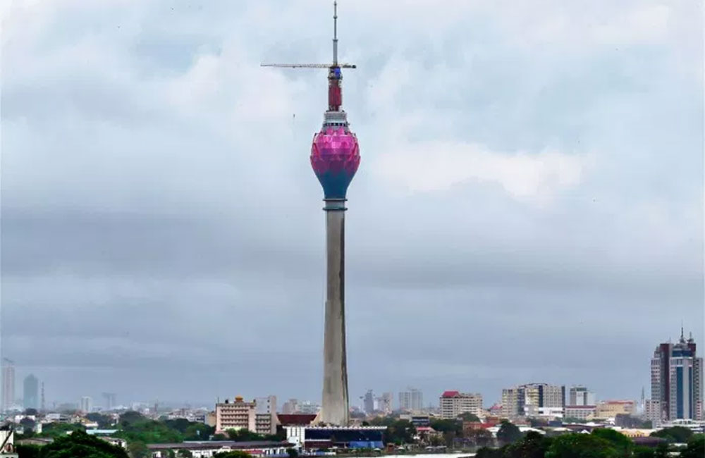 ඇමති මංගල  නෙලුම් කුළුණේ නමත් වෙනස් කරයි