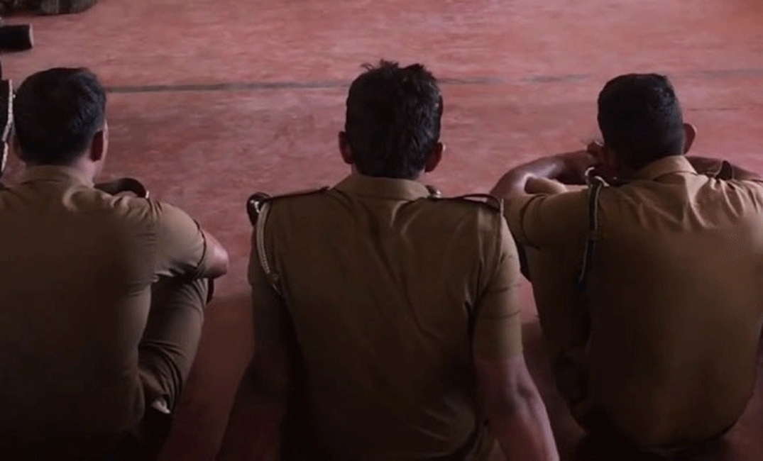 කොටිපතියන්ව ඇති බන්ධනාගාර නිලධාරීන් ගැන පරීක්ෂණ !