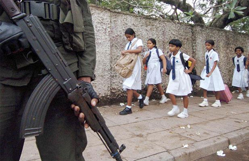 ආරක්ෂාව තහවුරුයි : ළමුන් පාසල් පැමිණීමේ වර්ධනයක් !