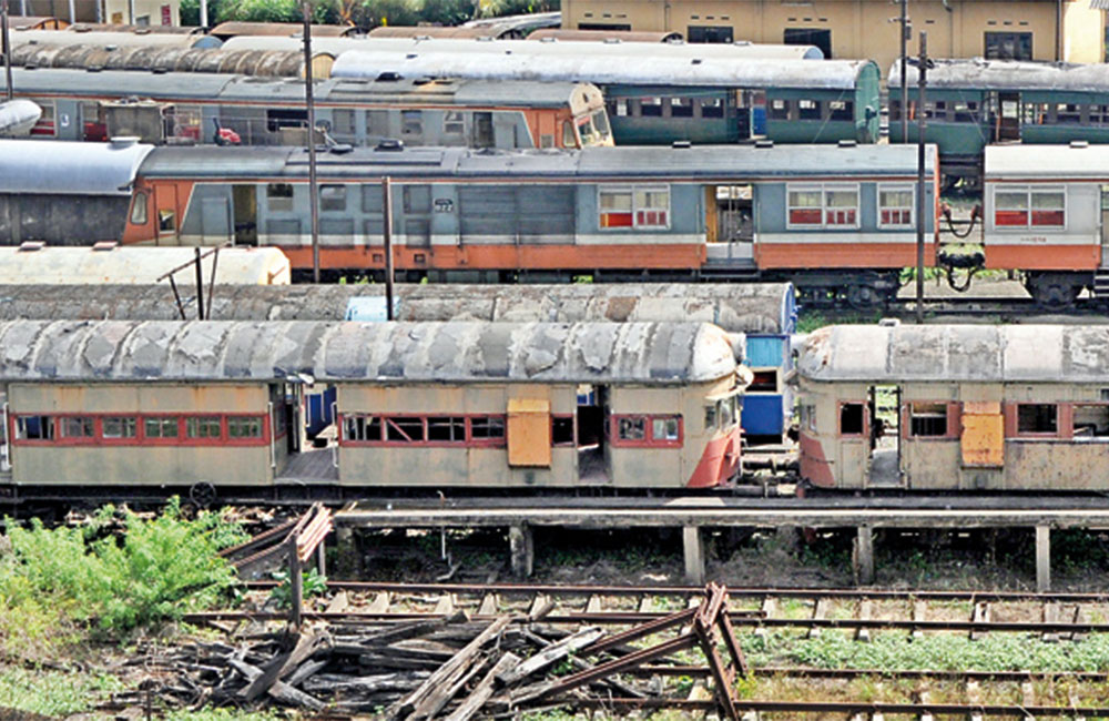 හමුදාවේ 100 කට දුම්රිය ධාවන පුහුණුවක්  ! 
