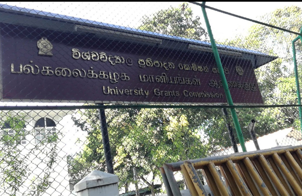 මැයි 04 විශ්වවිද්‍යාල විවෘත කිරීම ගැන : UGC ලොක්කා හිරවෙන ප්‍රශ්නයක් !