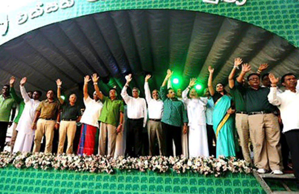 එජාප ප්‍රතිසංවිධානය අසාර්ථකයි : පසුපෙළ 25ක් එළිපිට සටනකට