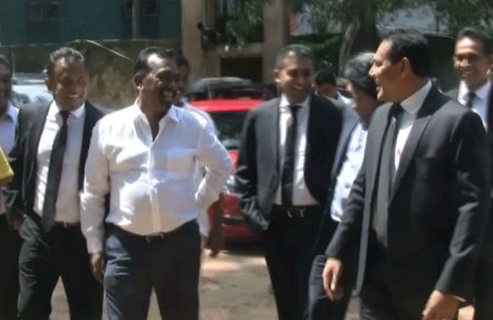 අලුත්ගමගේ බලන්න ගිය ඩිලාන්ගෙන් : දුමින්දට සහ අමරවීරට මඩක්