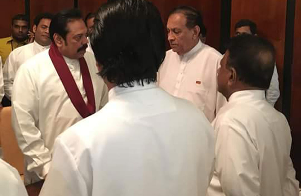 අගමැතිට එරෙහි විශ්වාසභංග යෝජනාව මහින්දගේ අතින් කතානායක අතට !