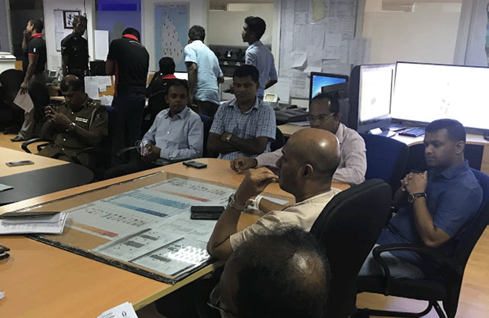 ඇමති දුමින්දගේ ප්‍රධානත්වයෙන් ආපදා කමිටුව රැස් වෙයි : ජනතාවට සහන දීමට සියල්ල සූදානම්