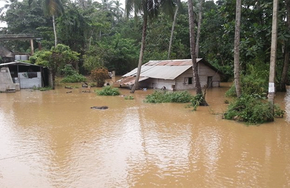 කාලගුණය අයහපත් : ගංවතුර සහ නායයාම් අවධානම් නිකුත් කරලා !