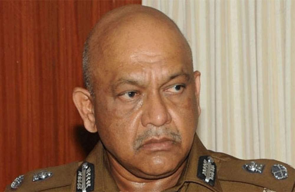 පොලිස්පතිගේ &quot;ගේම&quot; පිට පොට ගහයි : FCID රවී යළිත් සේවයේ