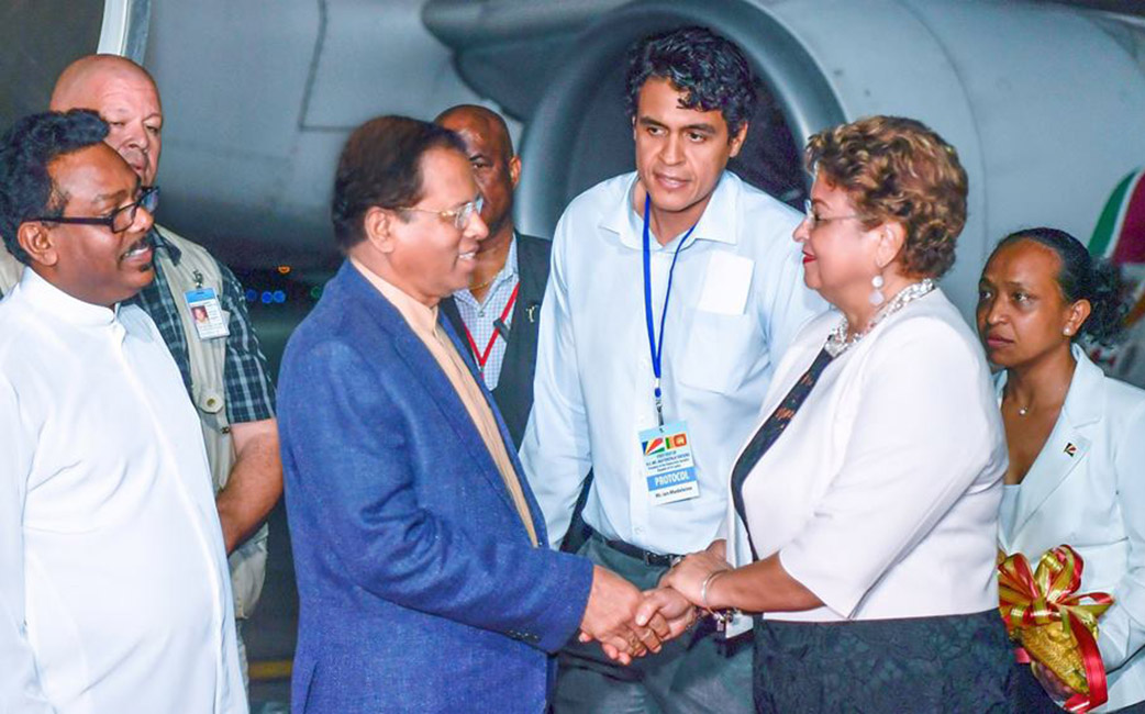 මෛත්‍රීත් සීෂෙල්ස් රාජ්‍යයේ සංචාරයක ! 