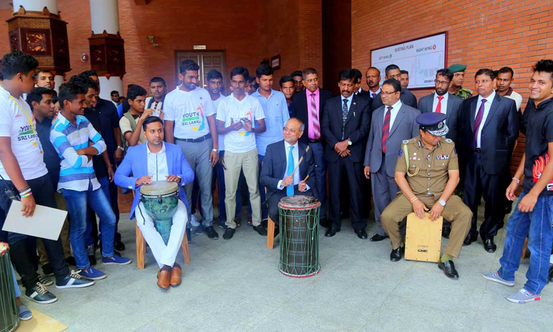 ජගත් තරුණ දිනයේදී : බෙරයක් වයමින් සාගල කියපු කතාව  