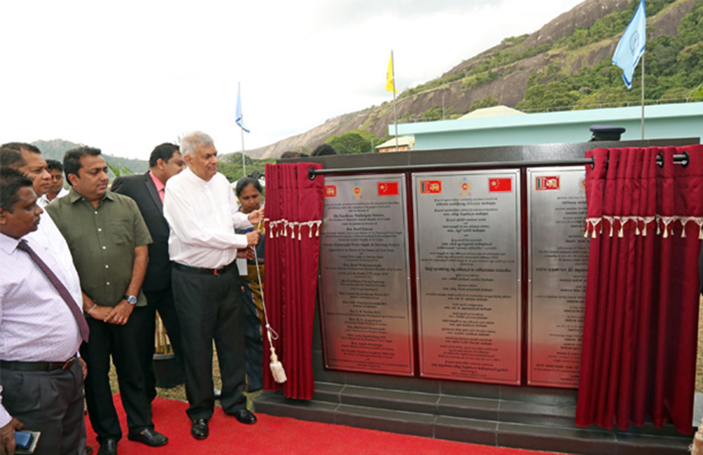 ජනතාවගෙන් බැනුම් අහමින් පැමිණි ගමන අවසන් - අගමැති